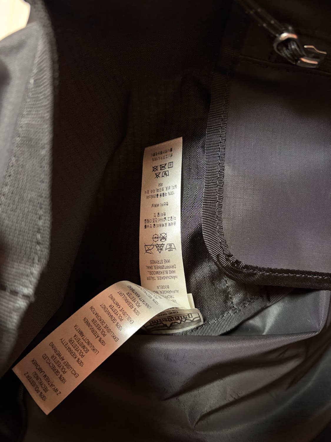 파타고니아 블랙홀 토트 25L 블랙 판매합니다. 상품이미지5