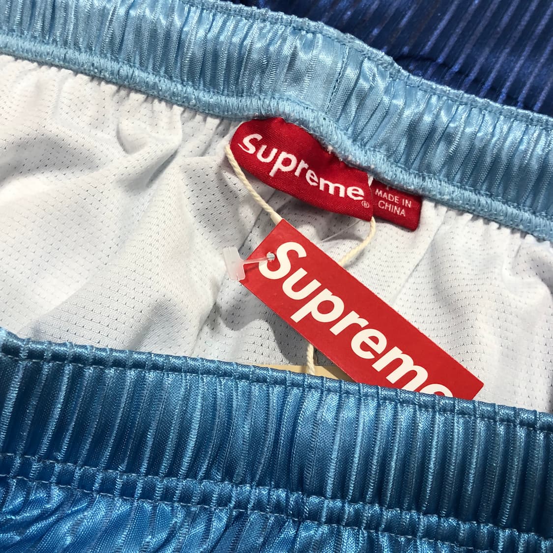 슈프림 그라디언트 메쉬 스트라이프 배기 쇼츠 로얄 M 상품이미지3