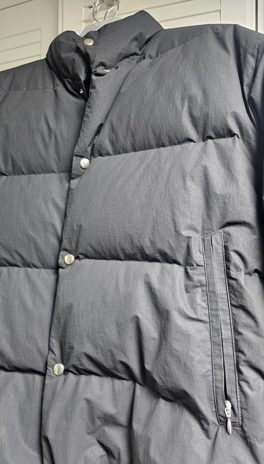 코모리 코튼나일론패딩 24시즌 2사이즈 팝니다! 상품이미지5