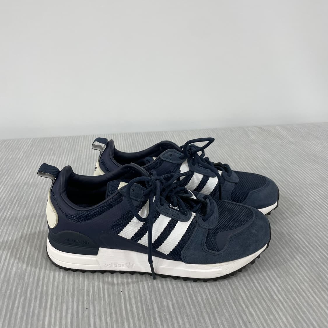 774) 아디다스 ZX 700 런닝화 240mm 상품이미지1