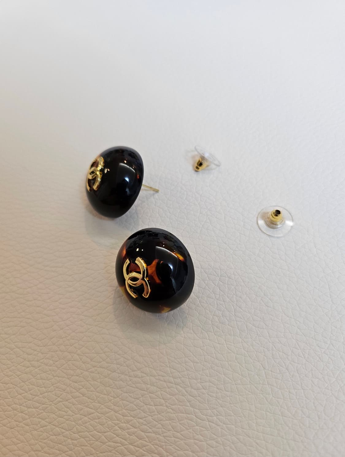 샤넬 빈티지단추 레오파드 귀걸이 업사이클링 상품이미지5