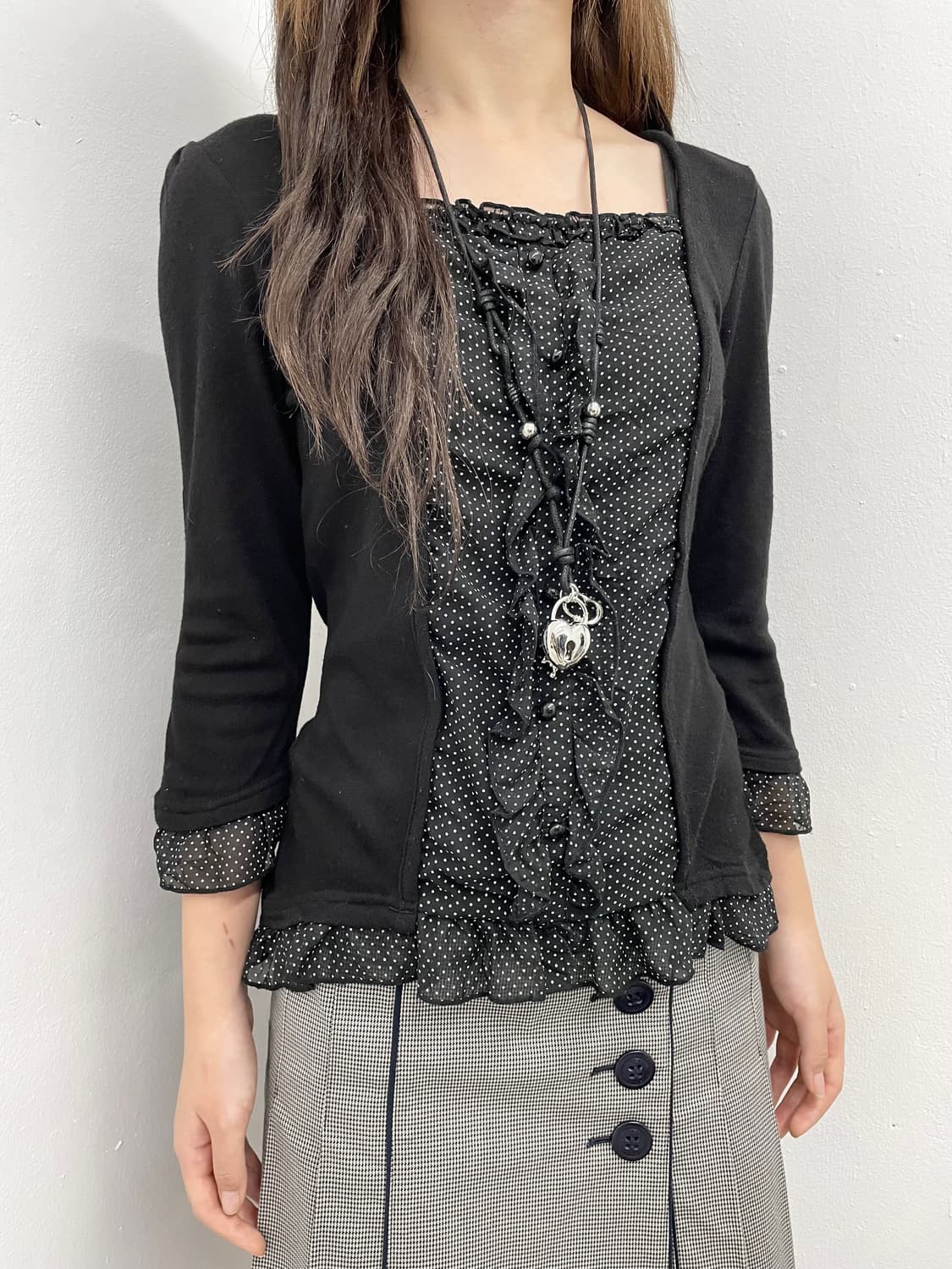 블랙 버튼 도트 프릴 탑 상품이미지2