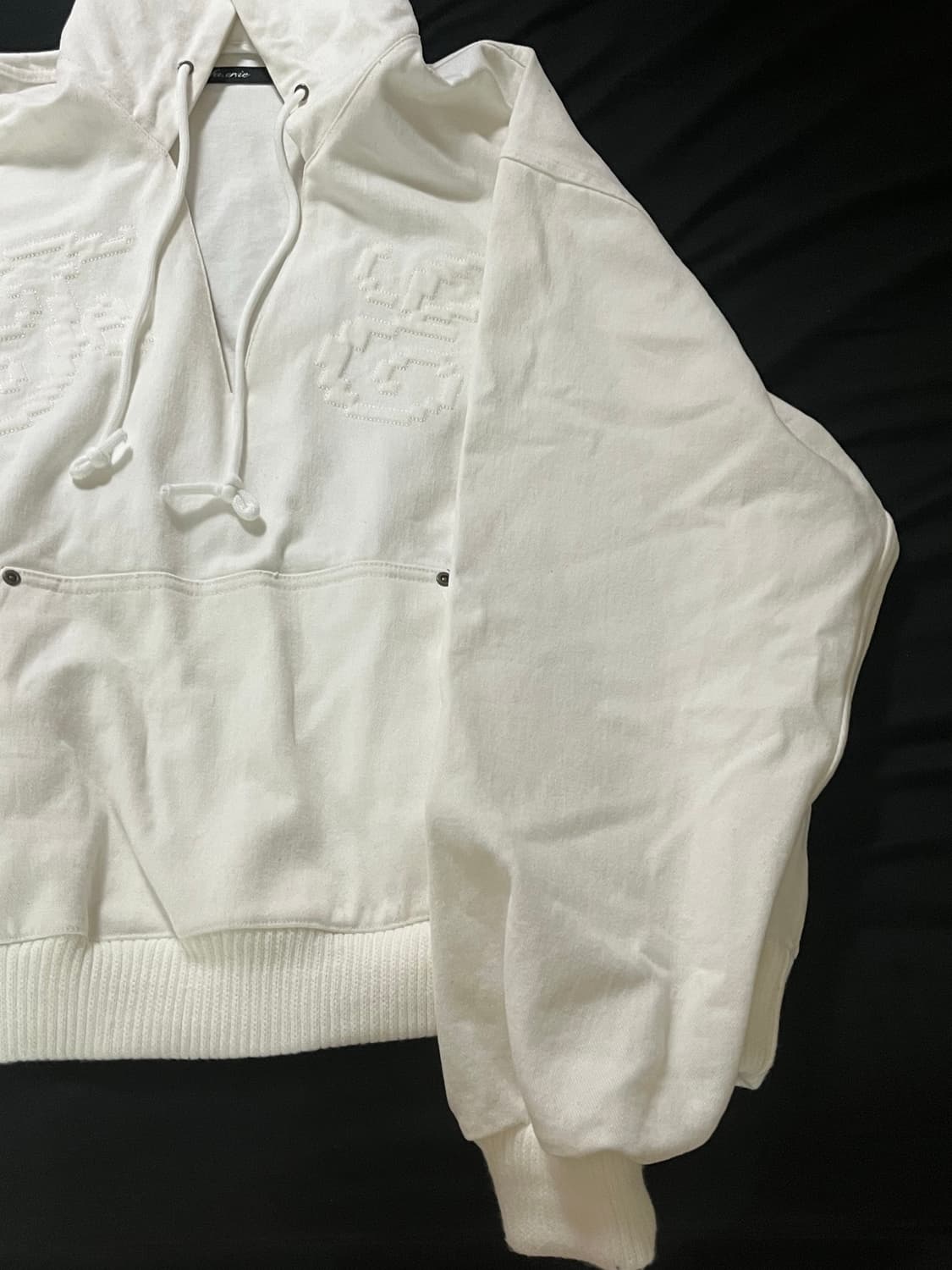 fa.erie 페어리 embroidery 브이넥 후디 화이트 상품이미지4