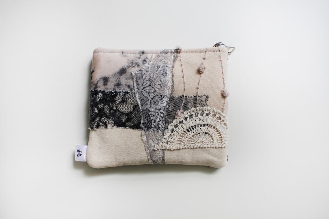 Bloom & Shadow Pouch 상품이미지1
