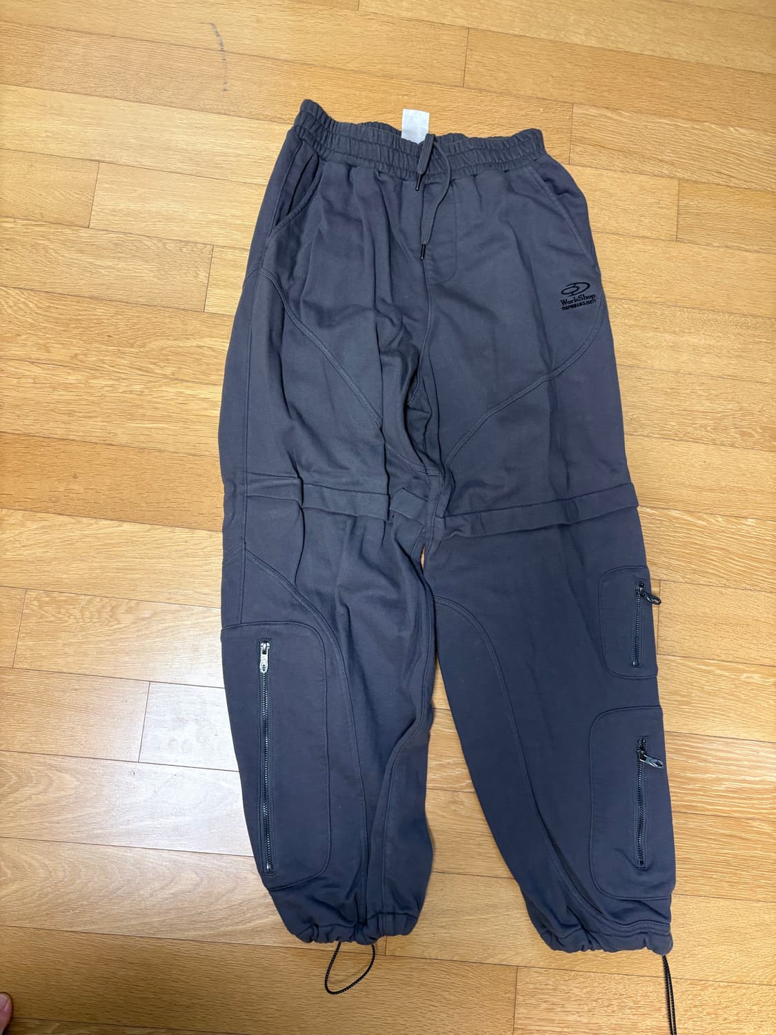 트래블 커브드 라인 카고 스웨트 팬츠 차콜 상품이미지2