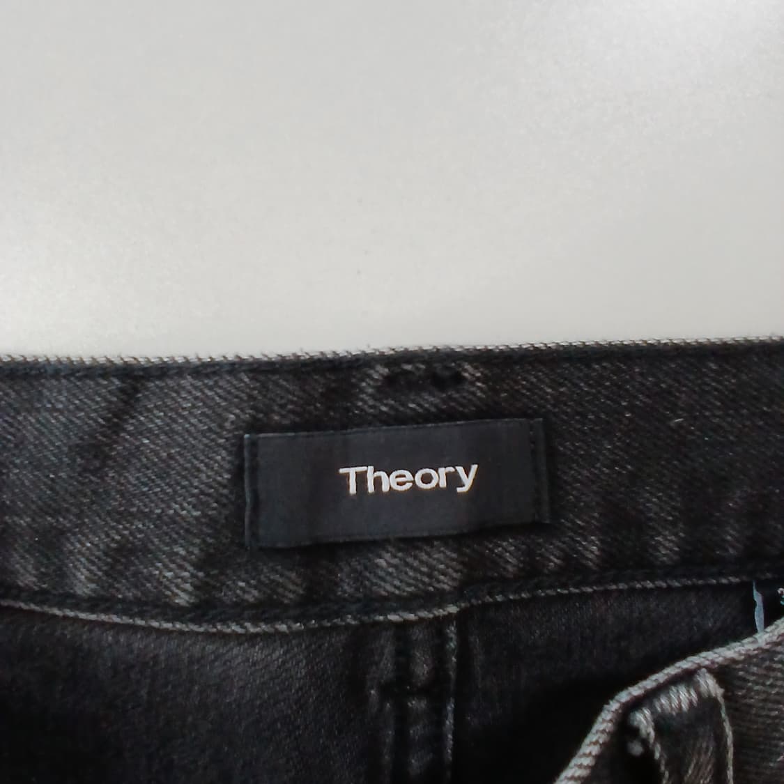 Theory 블랙 워싱 데님 팬츠 상품이미지6
