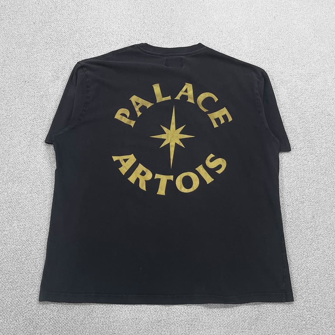 팔라스 Palace x 스텔라 24ss 아르투아 반팔티 상품이미지2