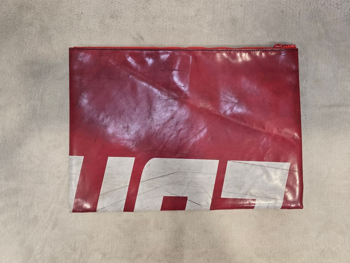 프라이탁 남여공용 클러치백 레드/화이트 상품이미지2