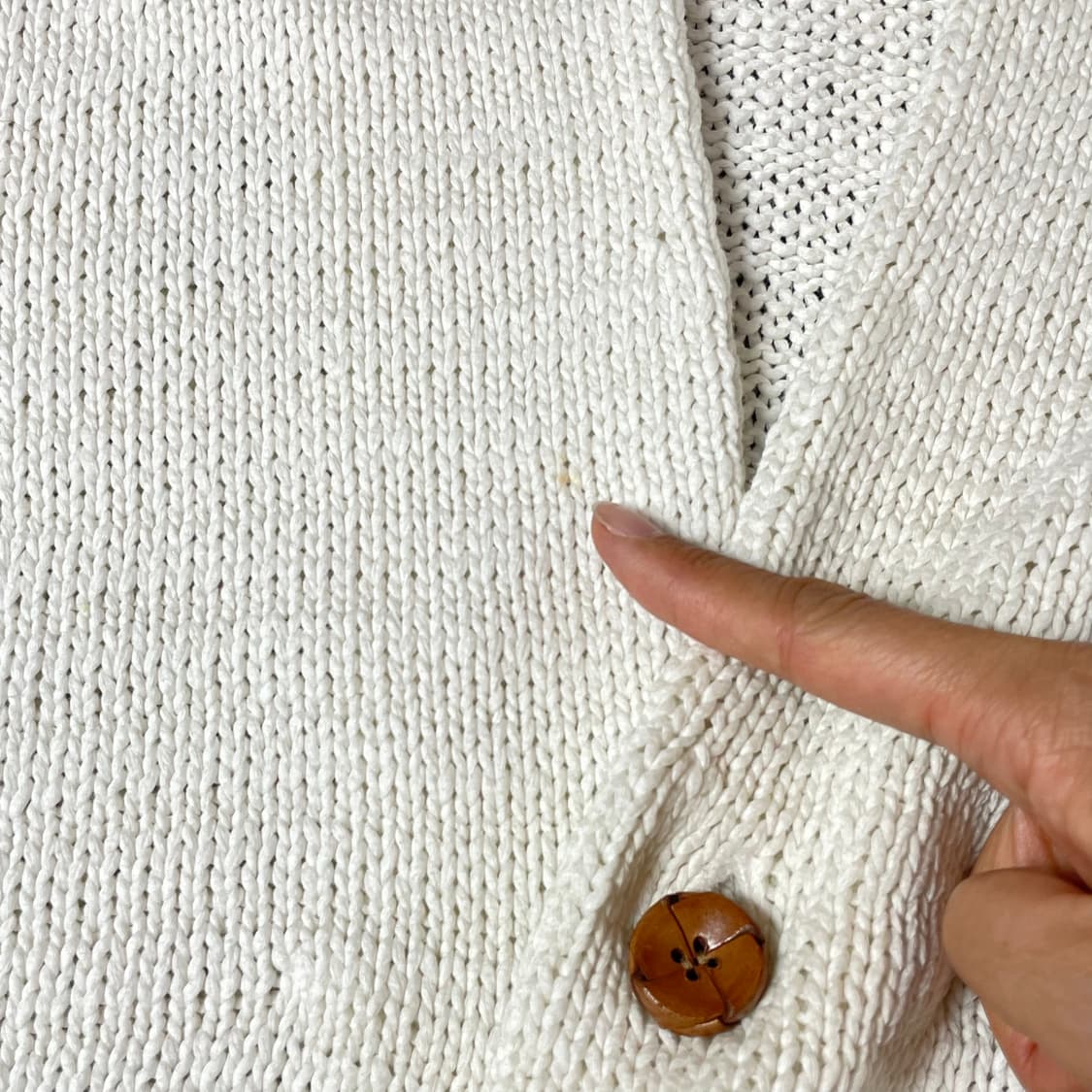 아바하우스 화이트 우드 원버튼 니트 가디건 상품이미지7