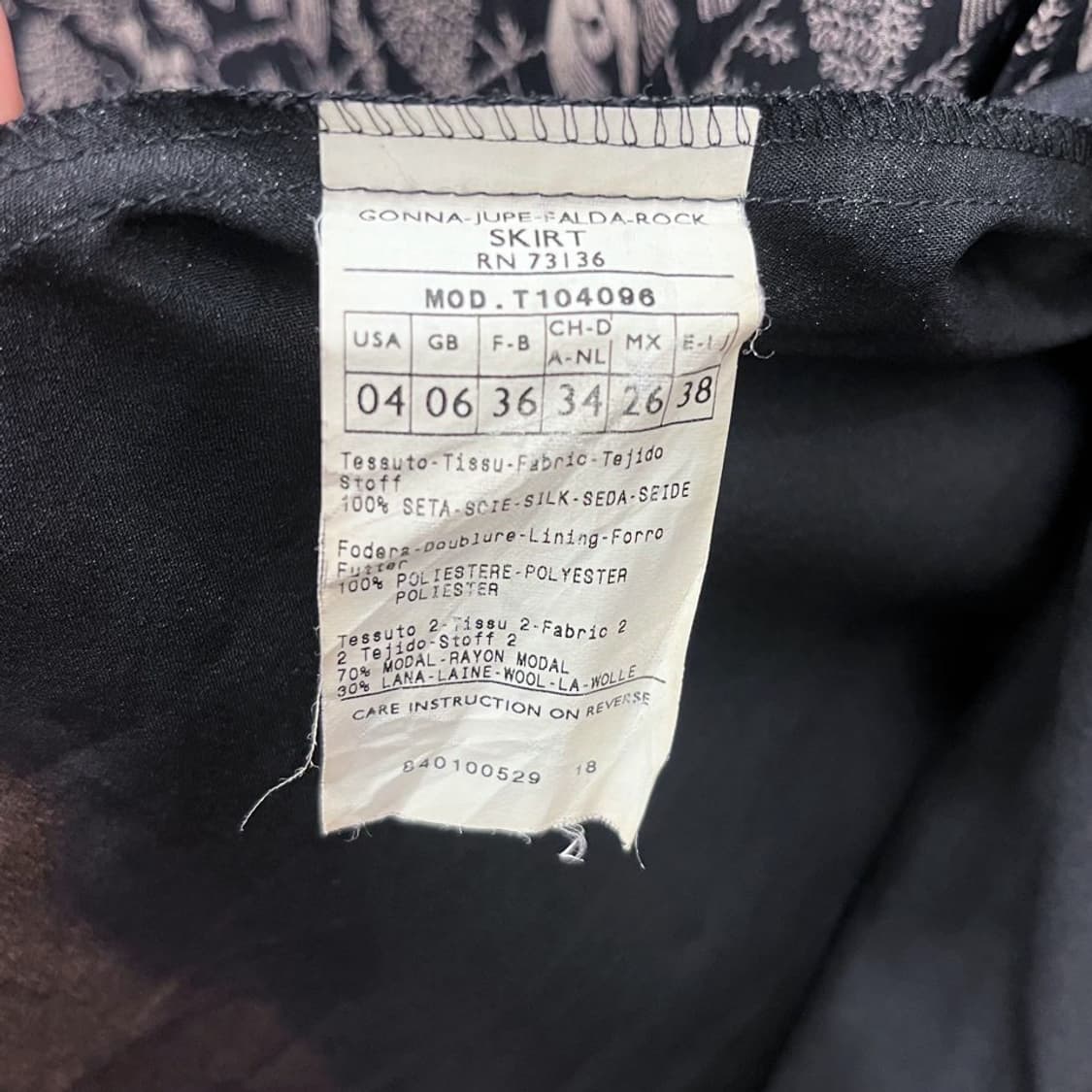 막스앤코 랩 스커트 레이스 포인트 리프 패턴 디테일 A라인 블랙 상품이미지8