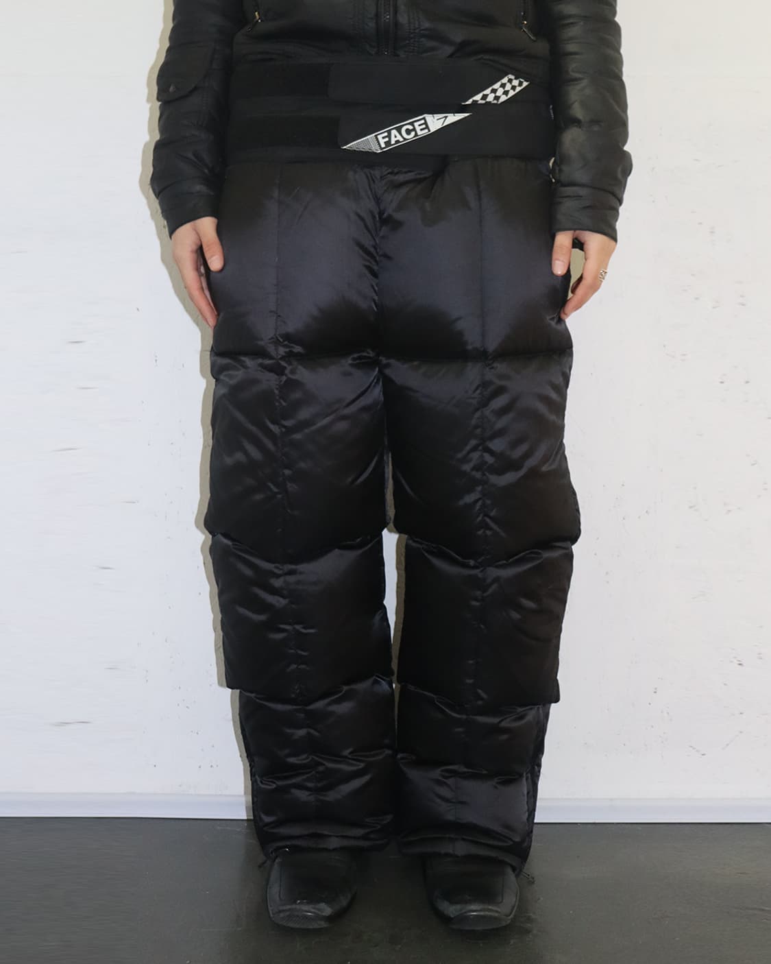 파세타즘 벨크로 디테일 패디드 팬츠 블랙 상품이미지1