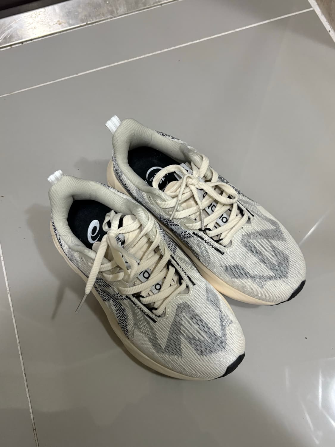 아식스 노바블라스트 런닝화 235 상품이미지1