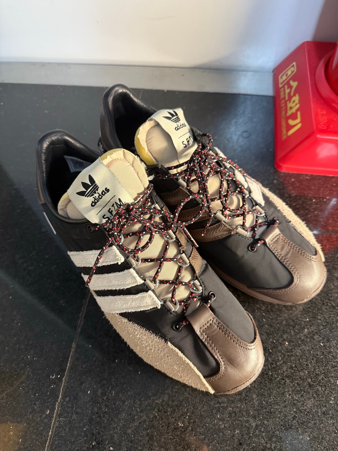 아디다스 송포더뮤트 컨트리 OG 코어 블랙 코어 화이트 상품이미지2