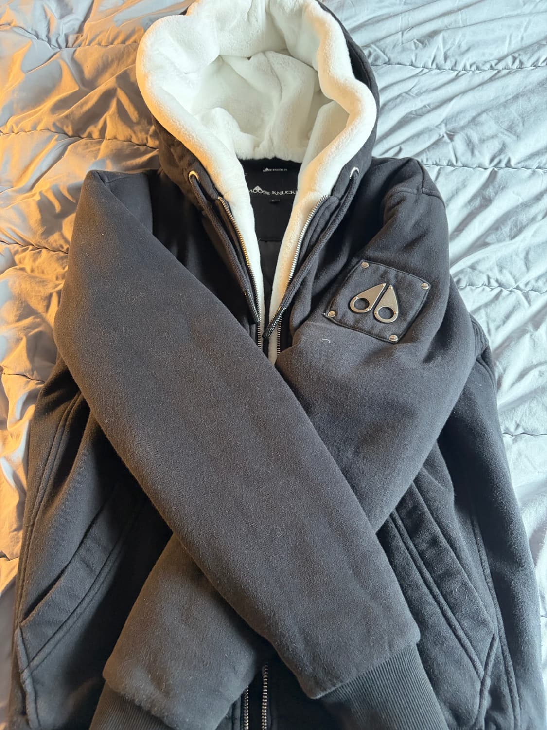 무스너클 버니스웨터 판매합니다. 상품이미지1