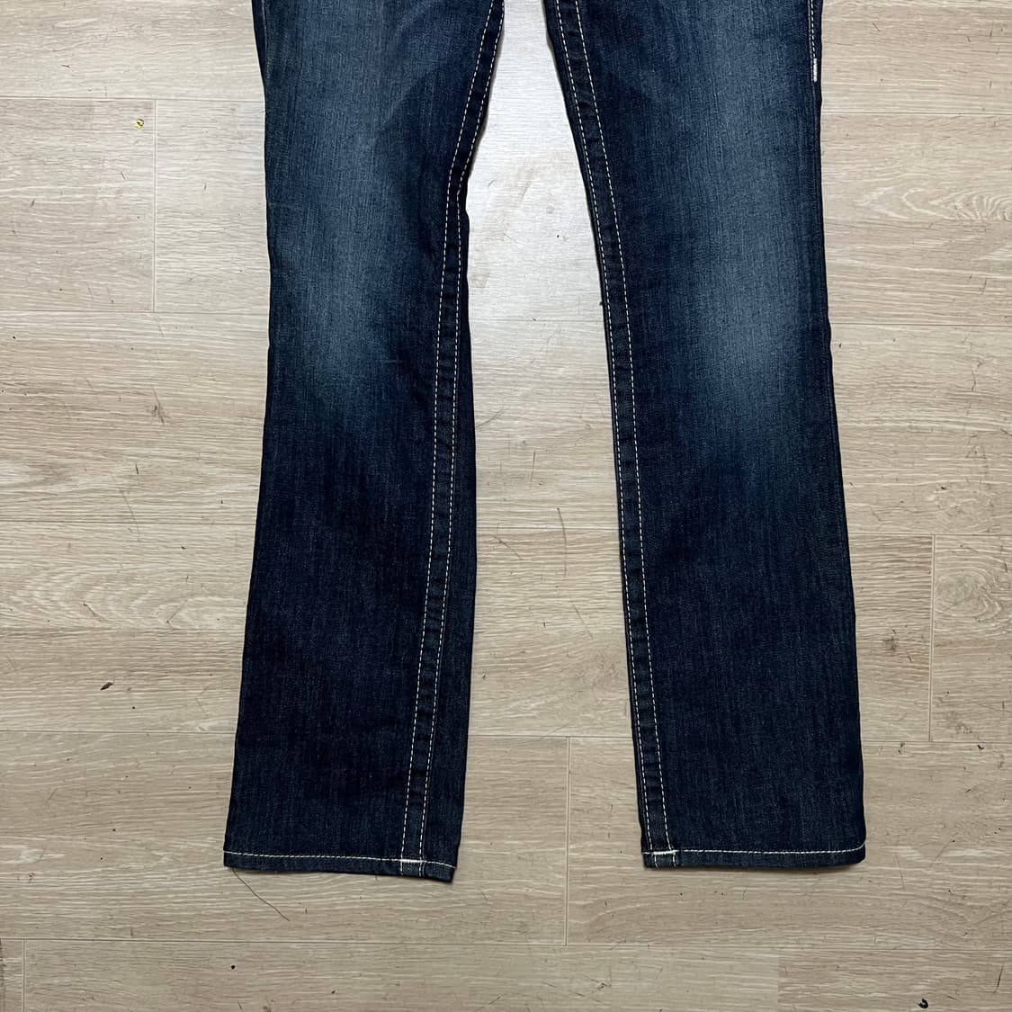 트루릴리전 여성 유스티치 워싱 부츠컷 데님진 청바지 [진청] 24 상품이미지3