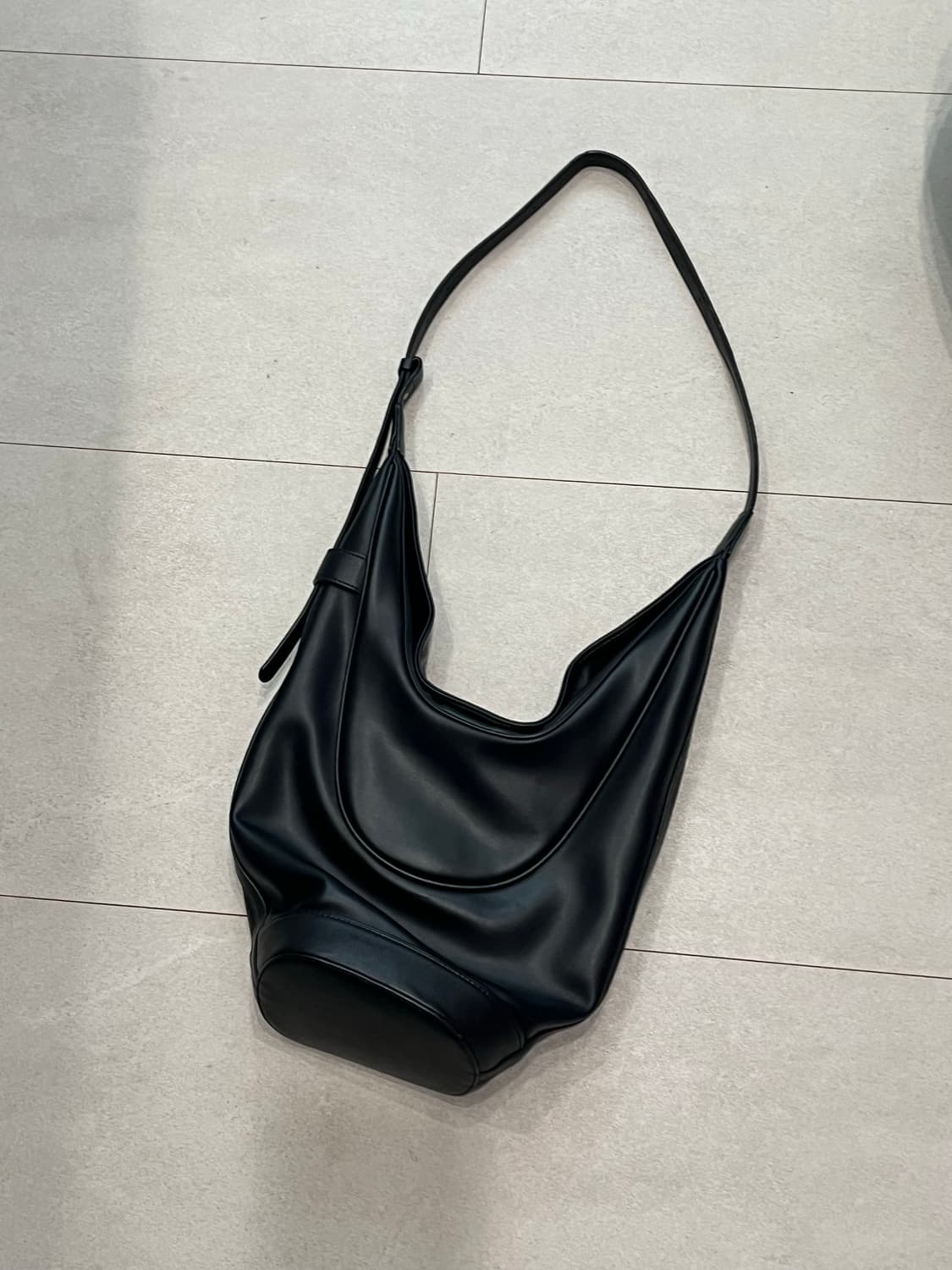 엘바테게브 버킷 크로스백 상품이미지1