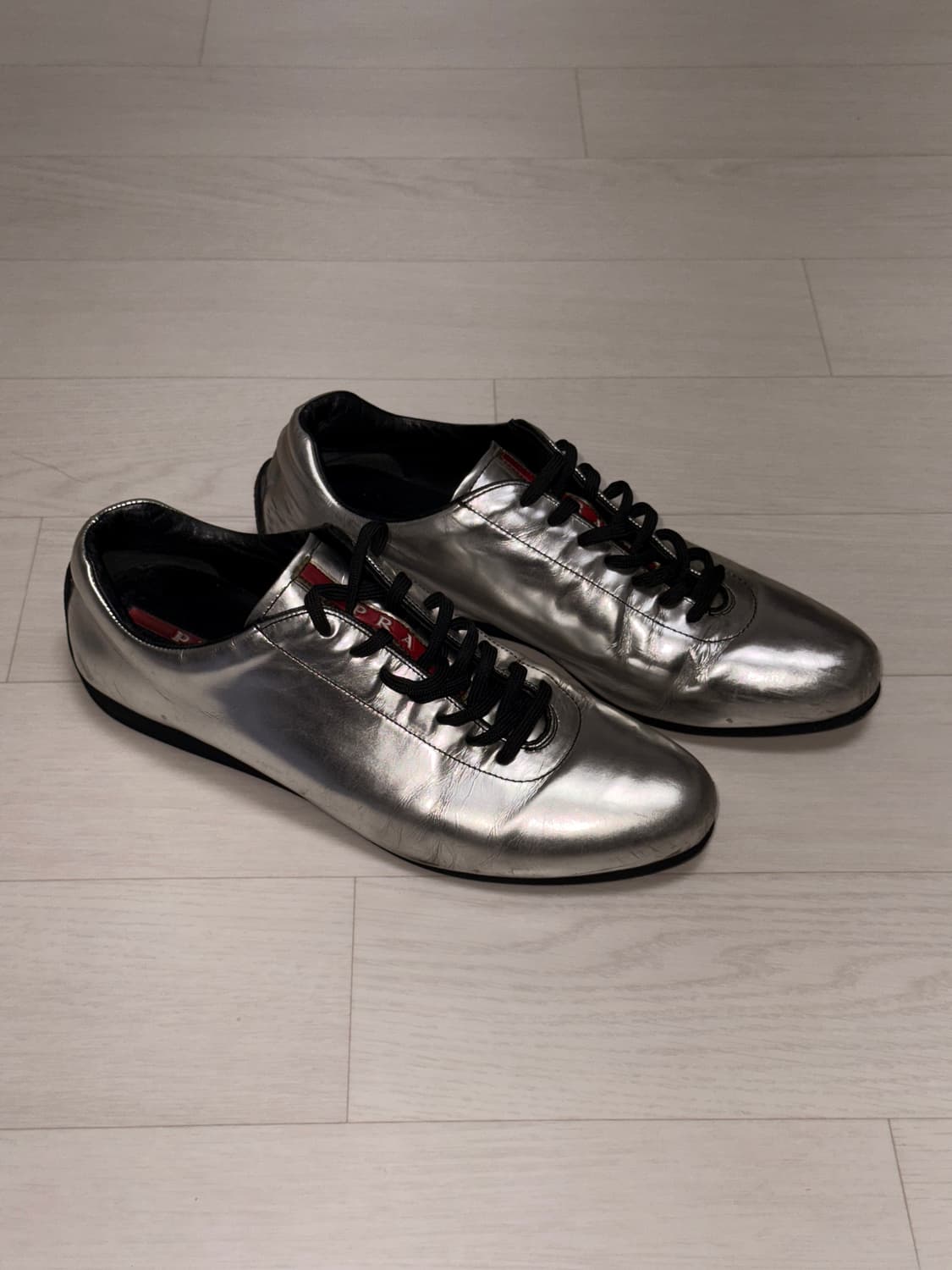 Silver flat sneakers 상품이미지1