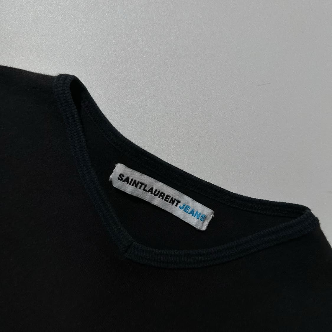 생로랑 00‘s 로고 스펠아웃 V넥 롱슬리브 티셔츠 상품이미지4