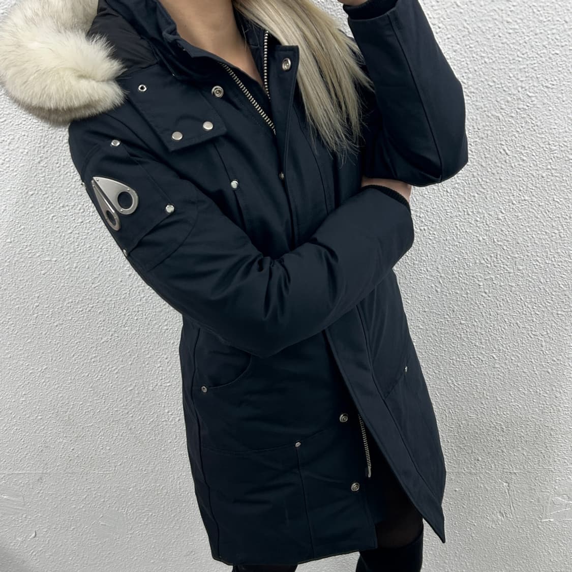 무스너클 울프죠 블랙 후드 스털링 롱패딩 상품이미지2