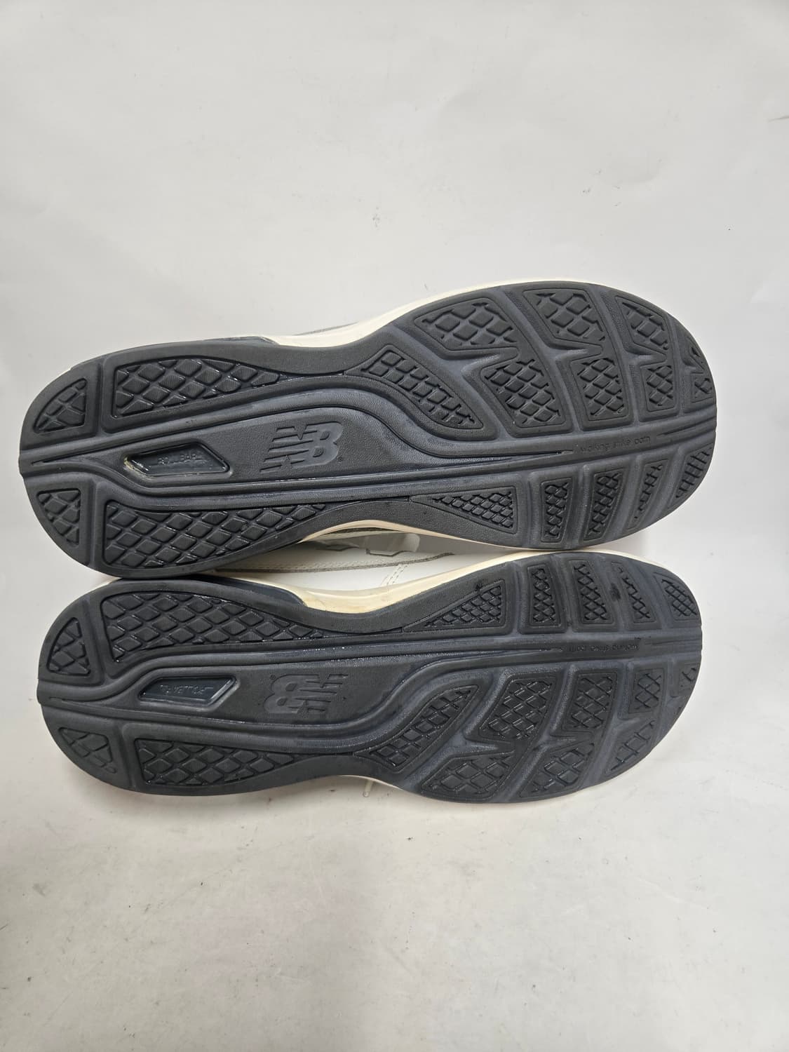 뉴발란스 813 흰색 운동화 260mm 상품이미지5