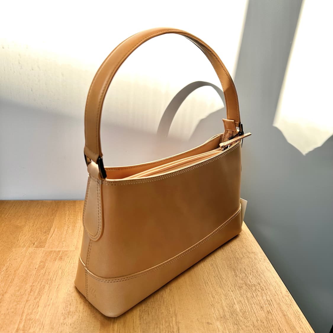 이세이미야케 im product 가죽 토트백 상품이미지1