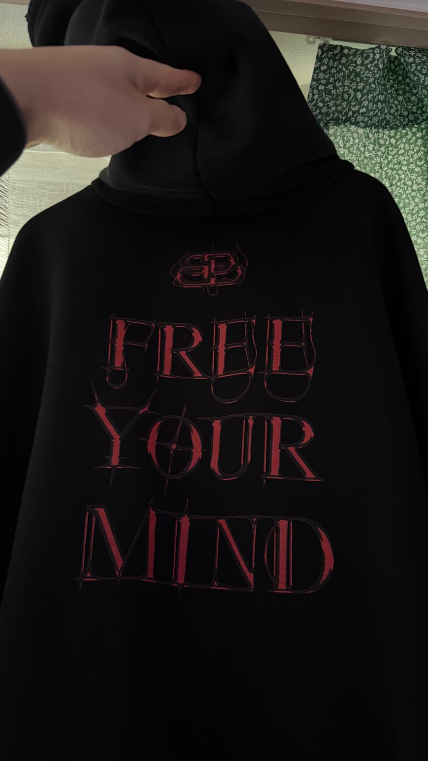 발렌시아가 후드티 판매합니다. 상품이미지3