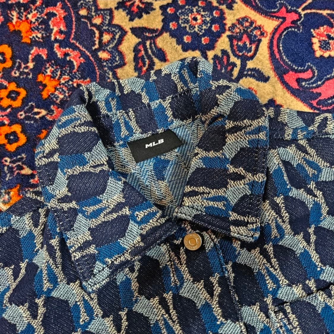 엠엘비(MLB) 22ss 큐브 모노그램 자카드 크롭 자켓
 상품이미지3