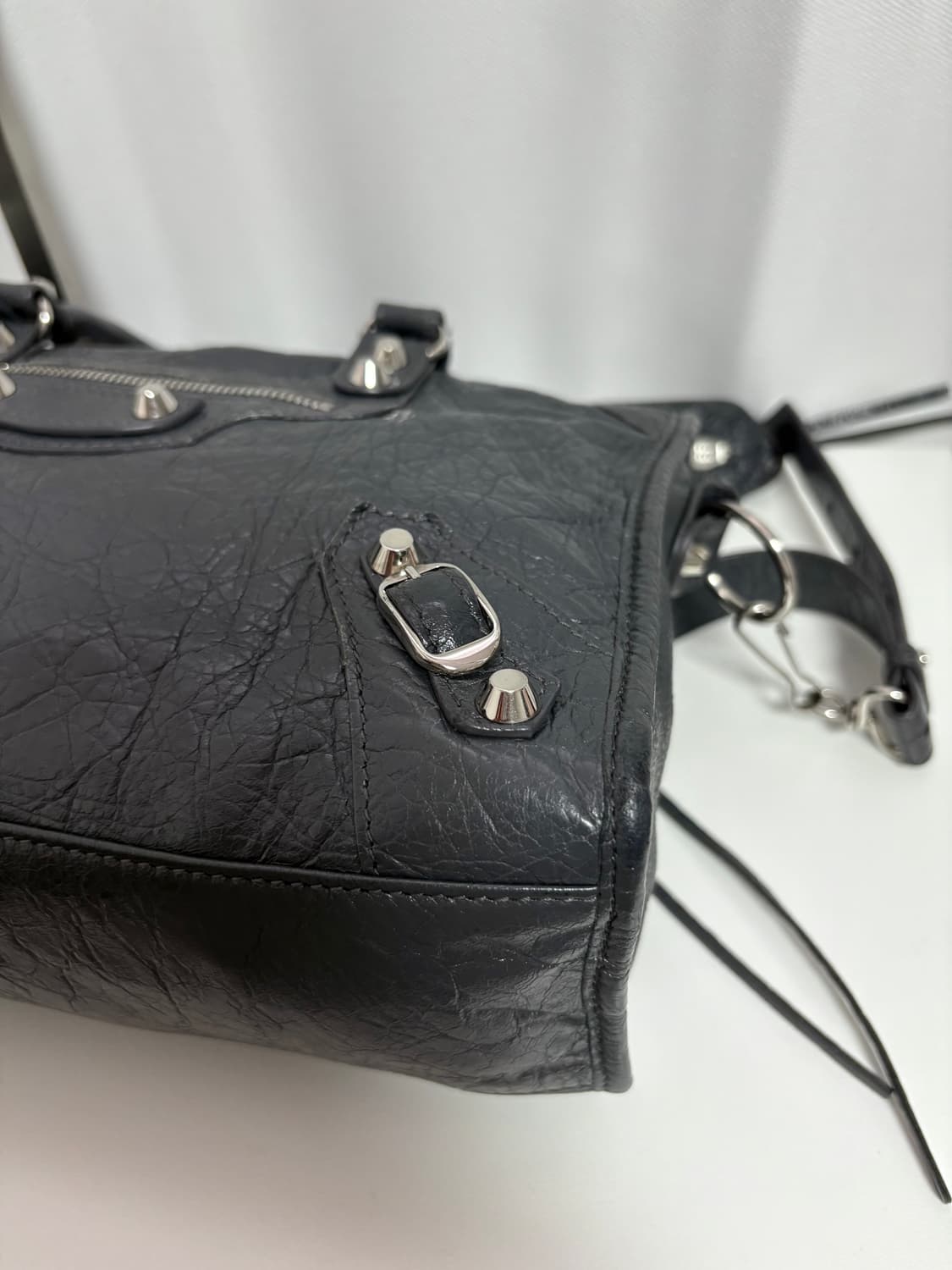 발렌시아가 시티 모터백 그레이 스몰 상품이미지4