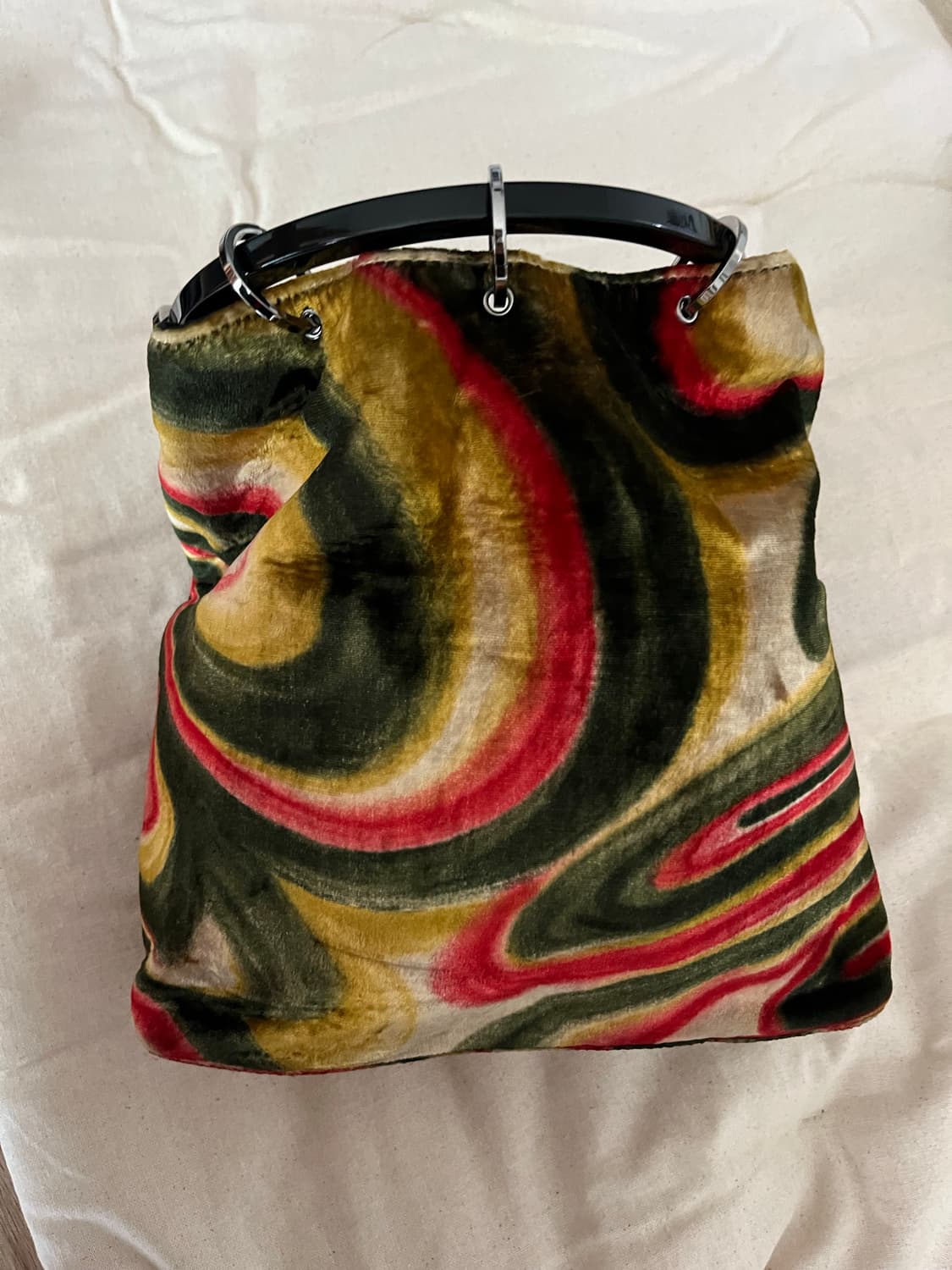 1999년 톰 포드가 디자인한 구찌(Gucci)의 사이 키델릭 상품이미지3