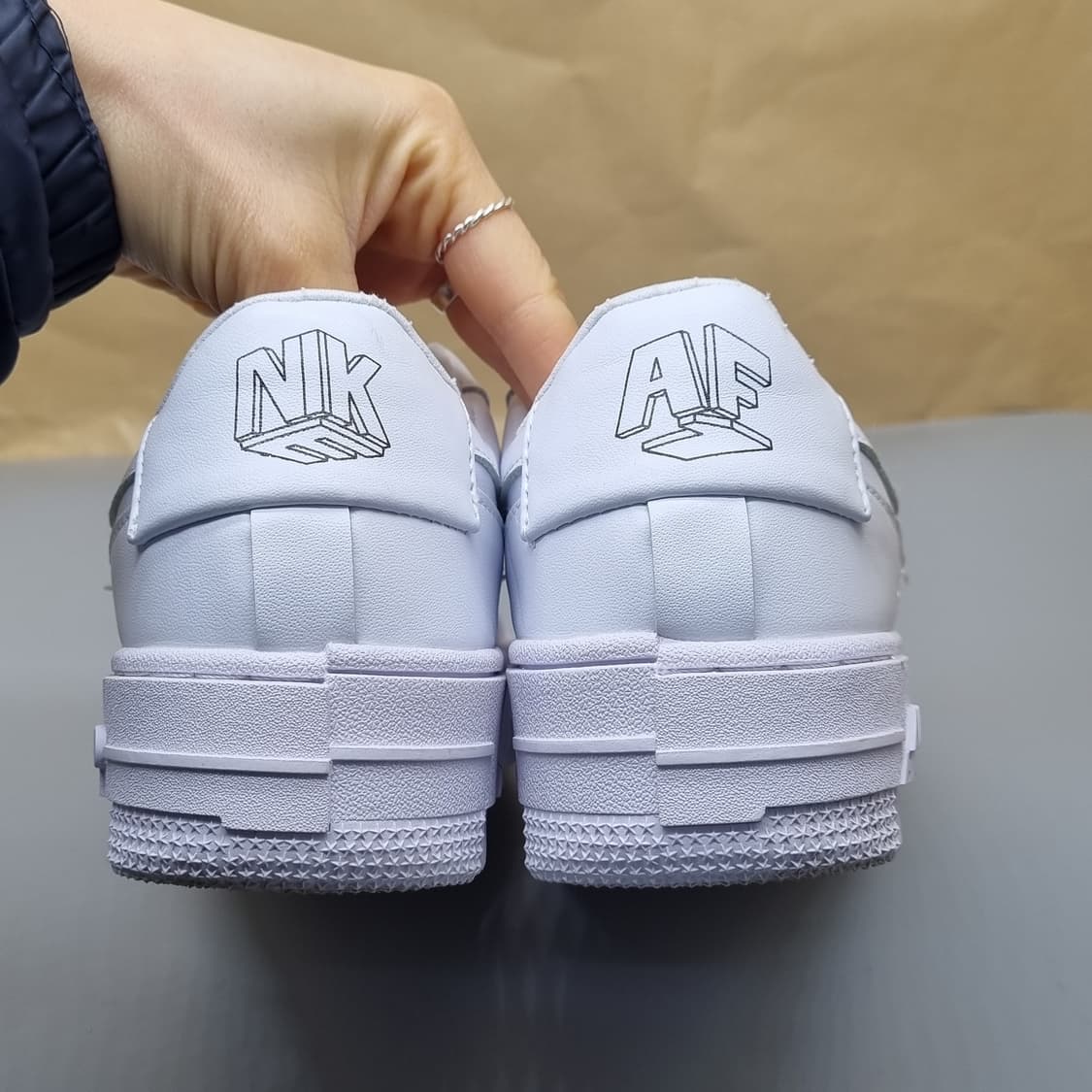 나이키 에어포스1 픽셀 화이트 운동화235 상품이미지4