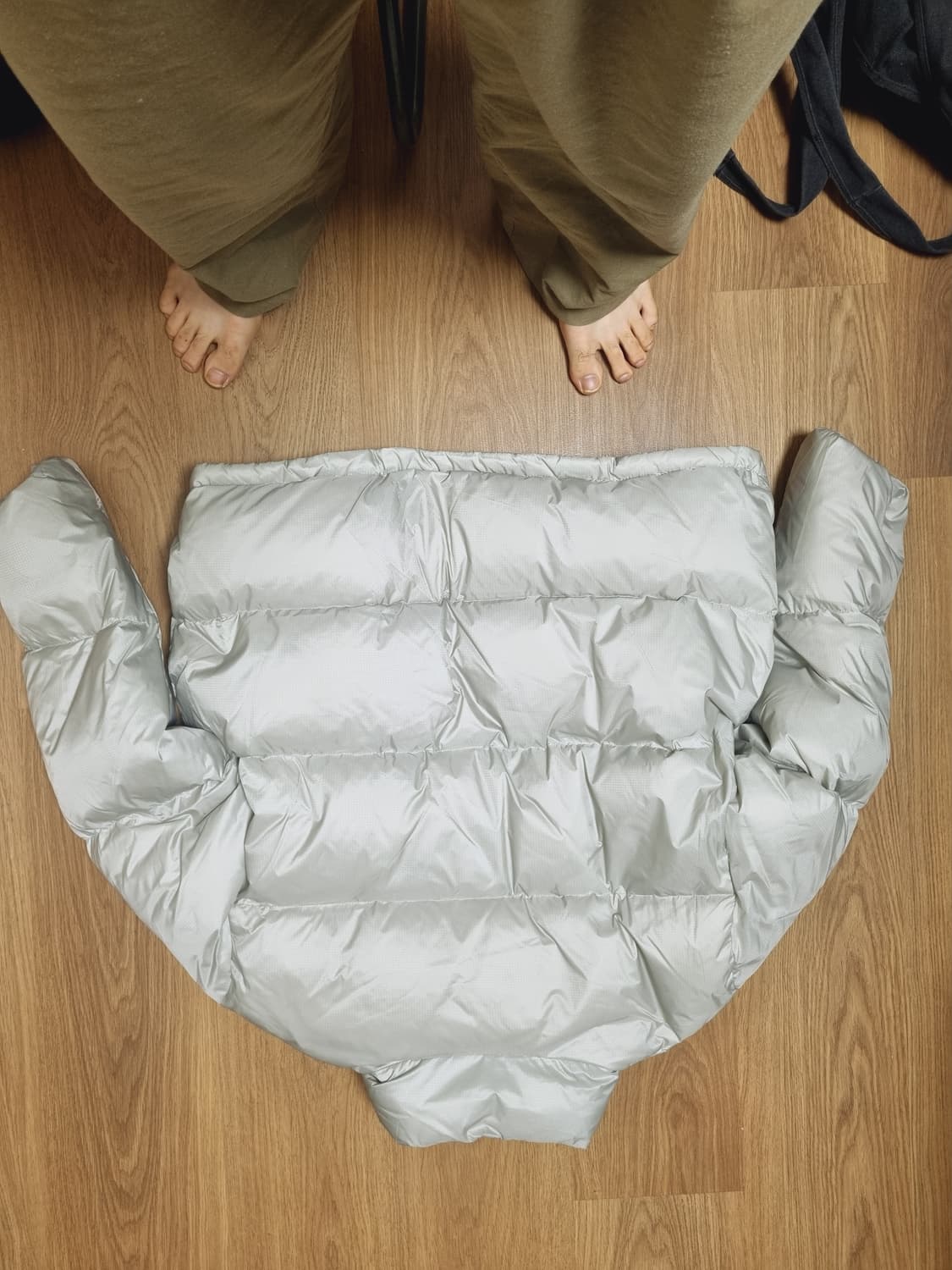 에센셜 푸퍼 덕다운 숏 패딩_라이트그레이 상품이미지2