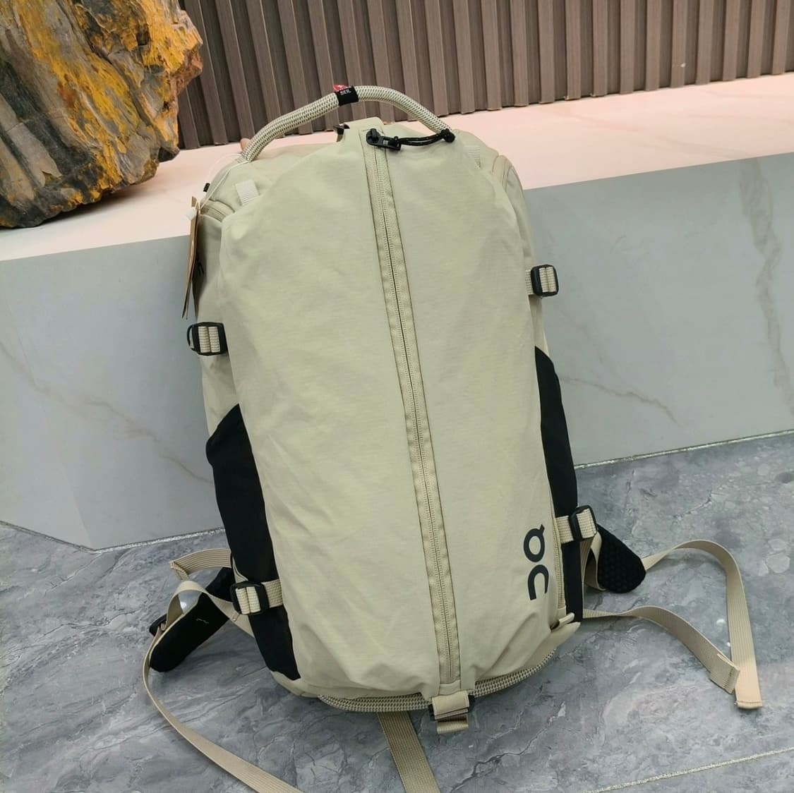 온러닝 ON 스피드 팩 30L 경량배낭 카키 상품이미지2