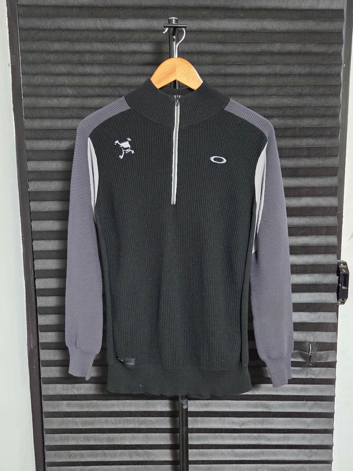 [오클리] 스컬 디바이디드 하프집업 스웨터 | 00190 상품이미지1