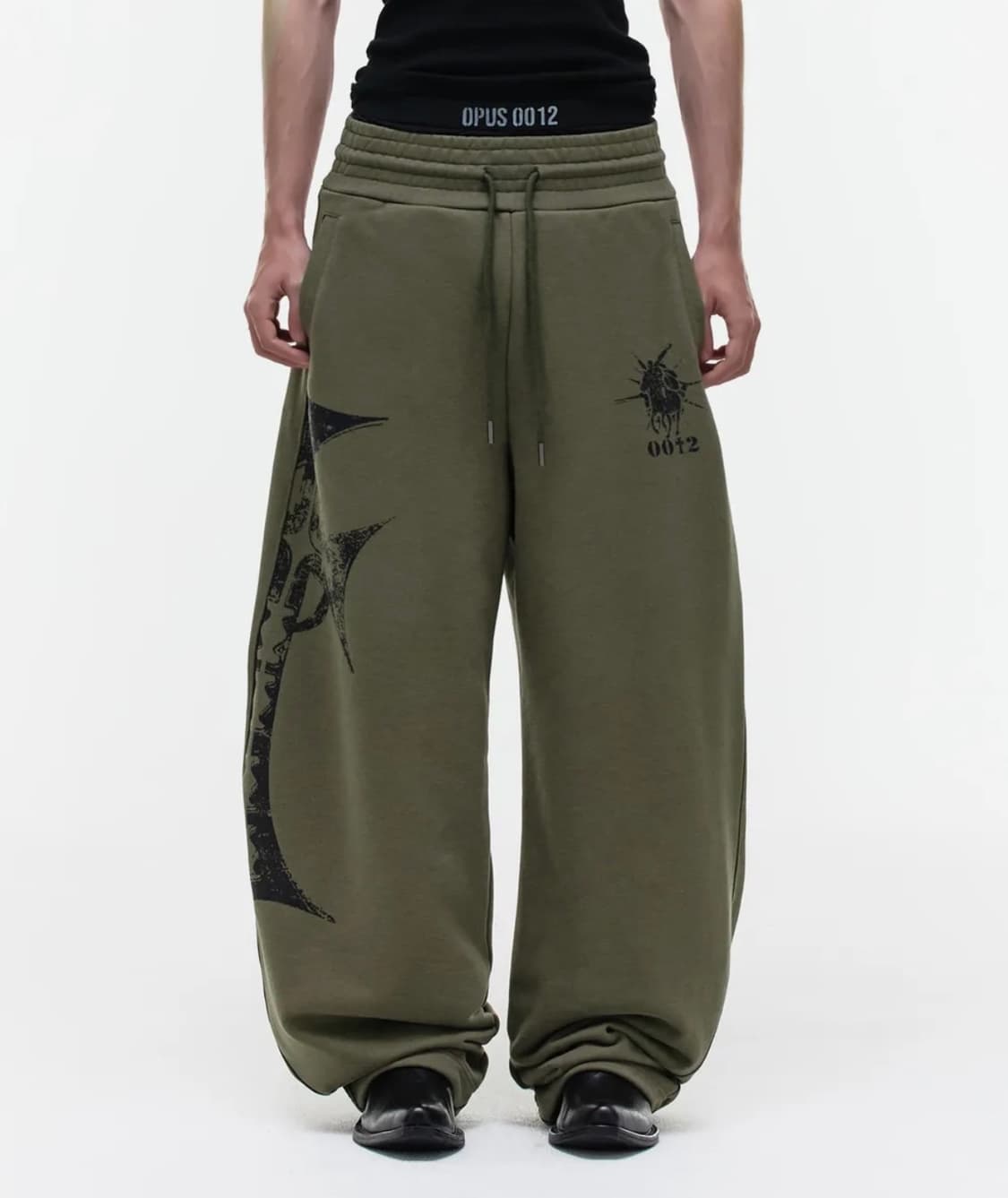 CROSS CURVED SWEAT PANTS KHAKI 1사이즈 상품이미지1