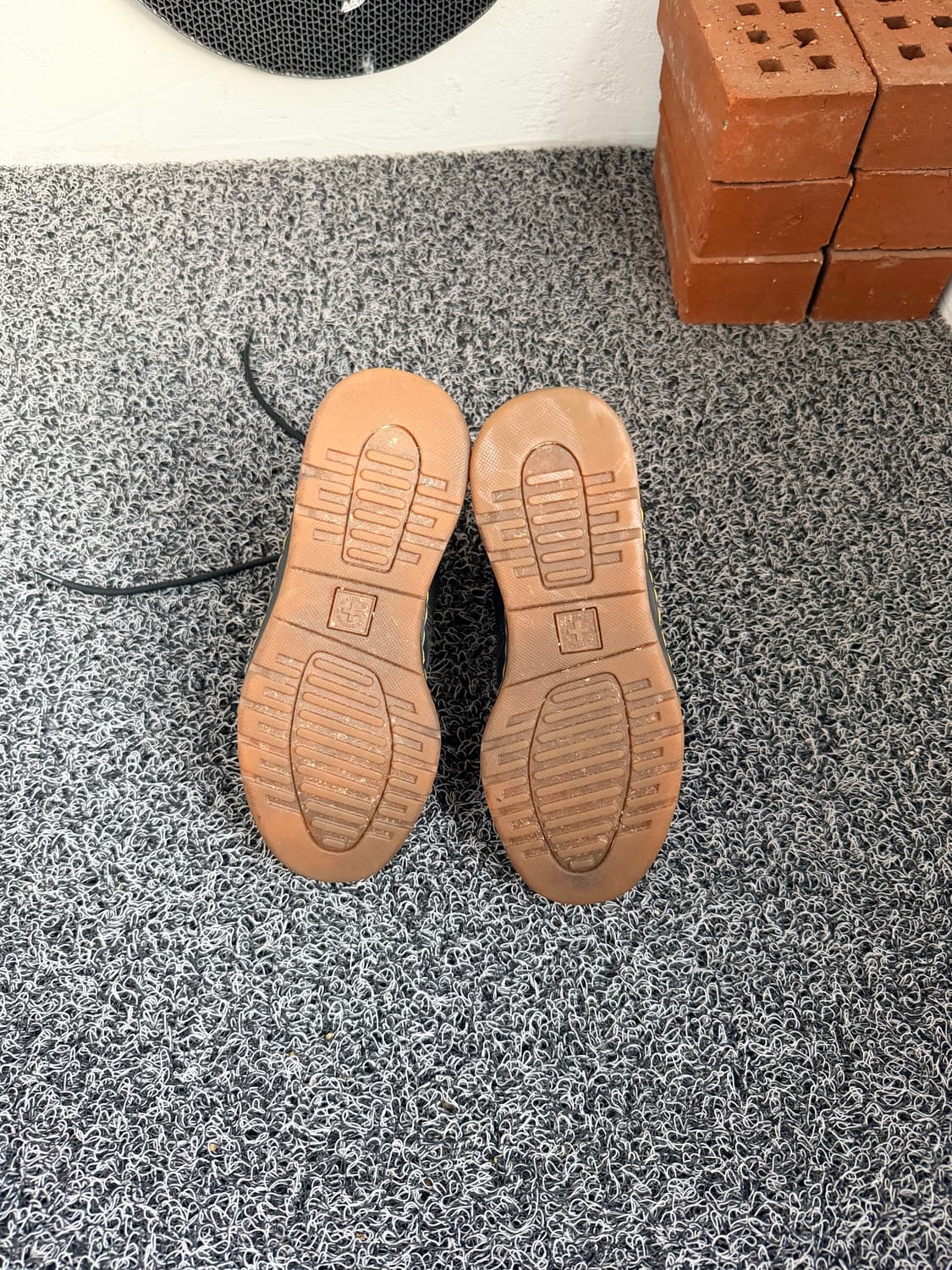 닥터마틴 뉴턴(Newton) 블랙 8홀 부츠 상품이미지5