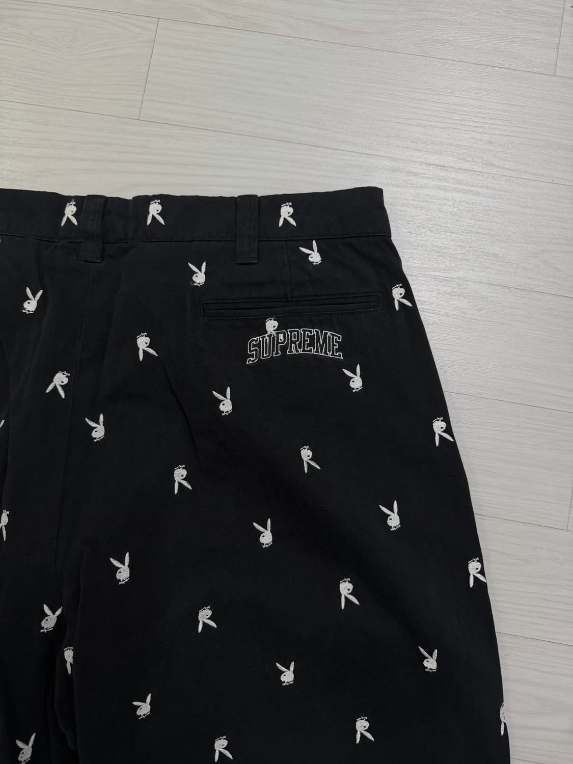 Supreme x Playboy 26ss 치노팬츠 블랙 36사이즈 상품이미지3