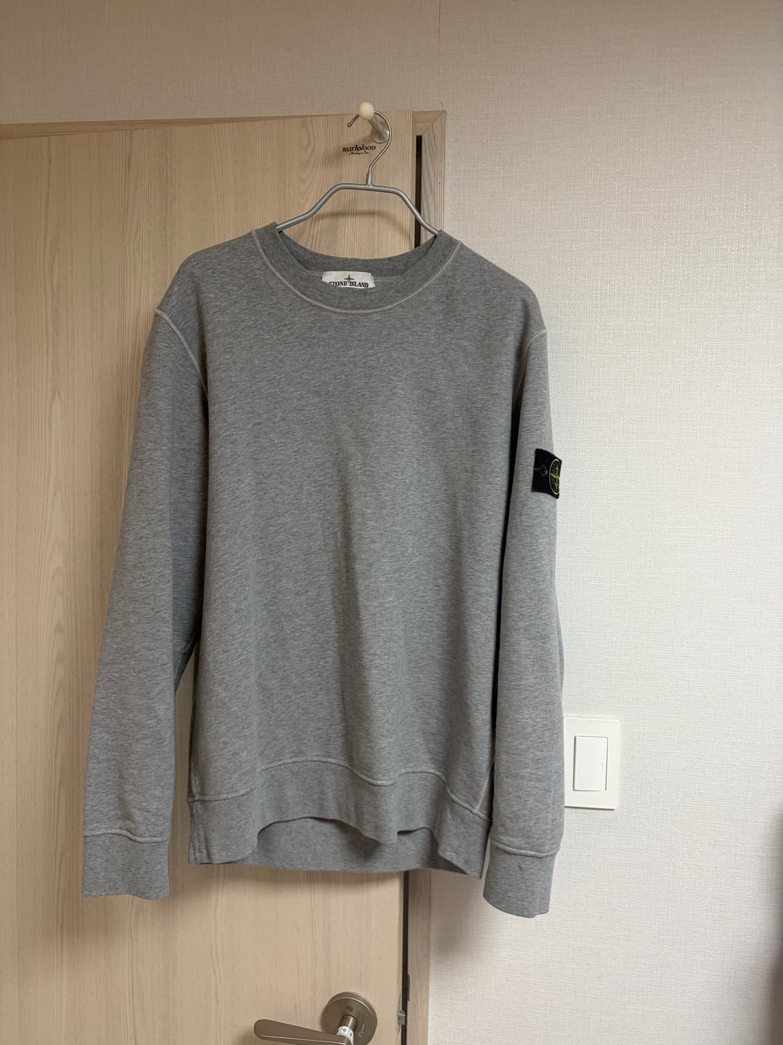 스톤아일랜드 와펜 크루넥 스웨트셔츠 그레이 XL 상품이미지1