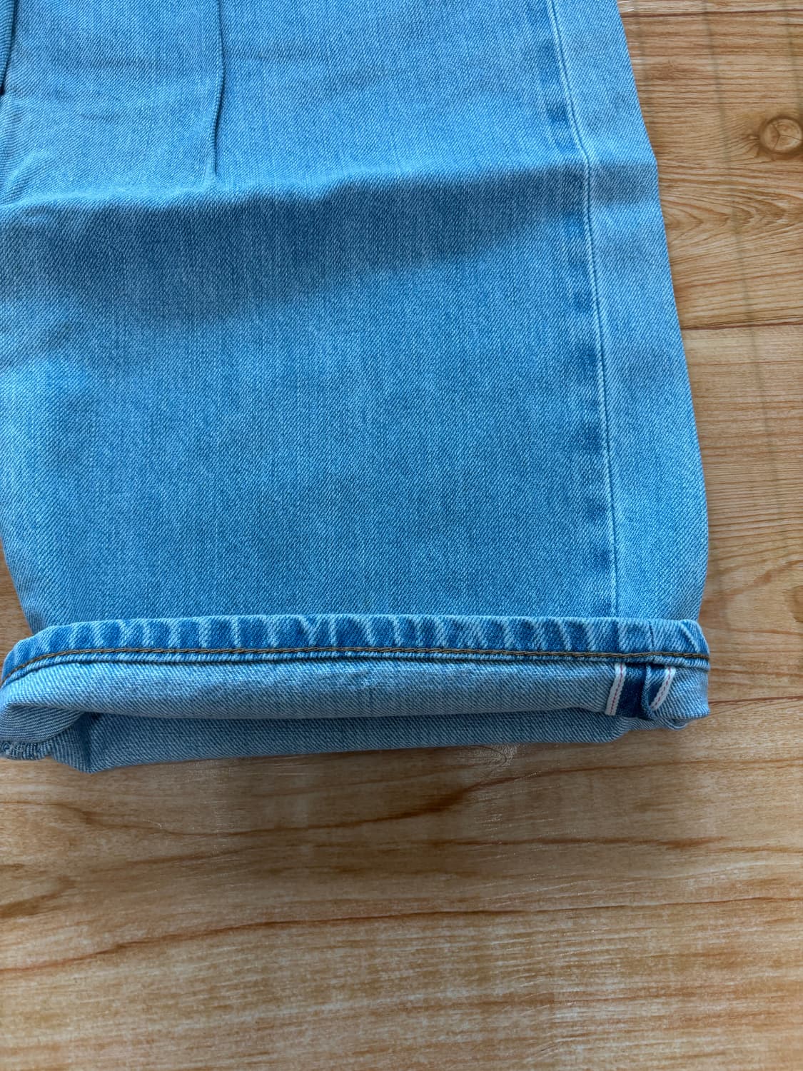 비슬로우 와이드 투턱 셀비지 데님 팬츠팝니다. 상품이미지4