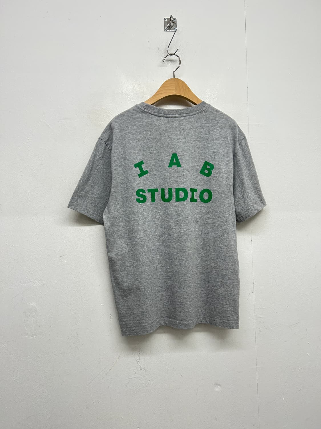 IAB STUDIO 반팔 티셔츠 그레이 상품이미지1