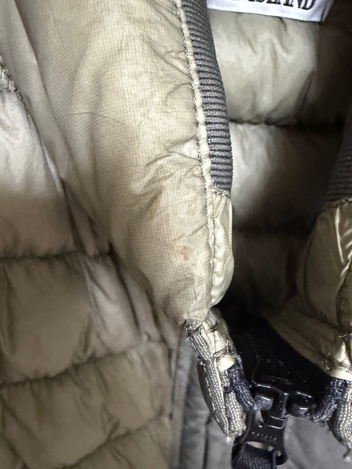 [L]스톤아일랜드 가먼트다이드 패딩베스트 상품이미지5