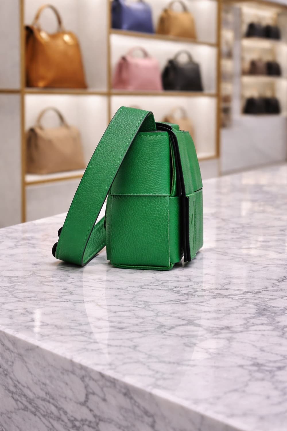 [S급] 보테가베네타 패러킷 카세트 미니 크로스백 판매합니다!!! 상품이미지2