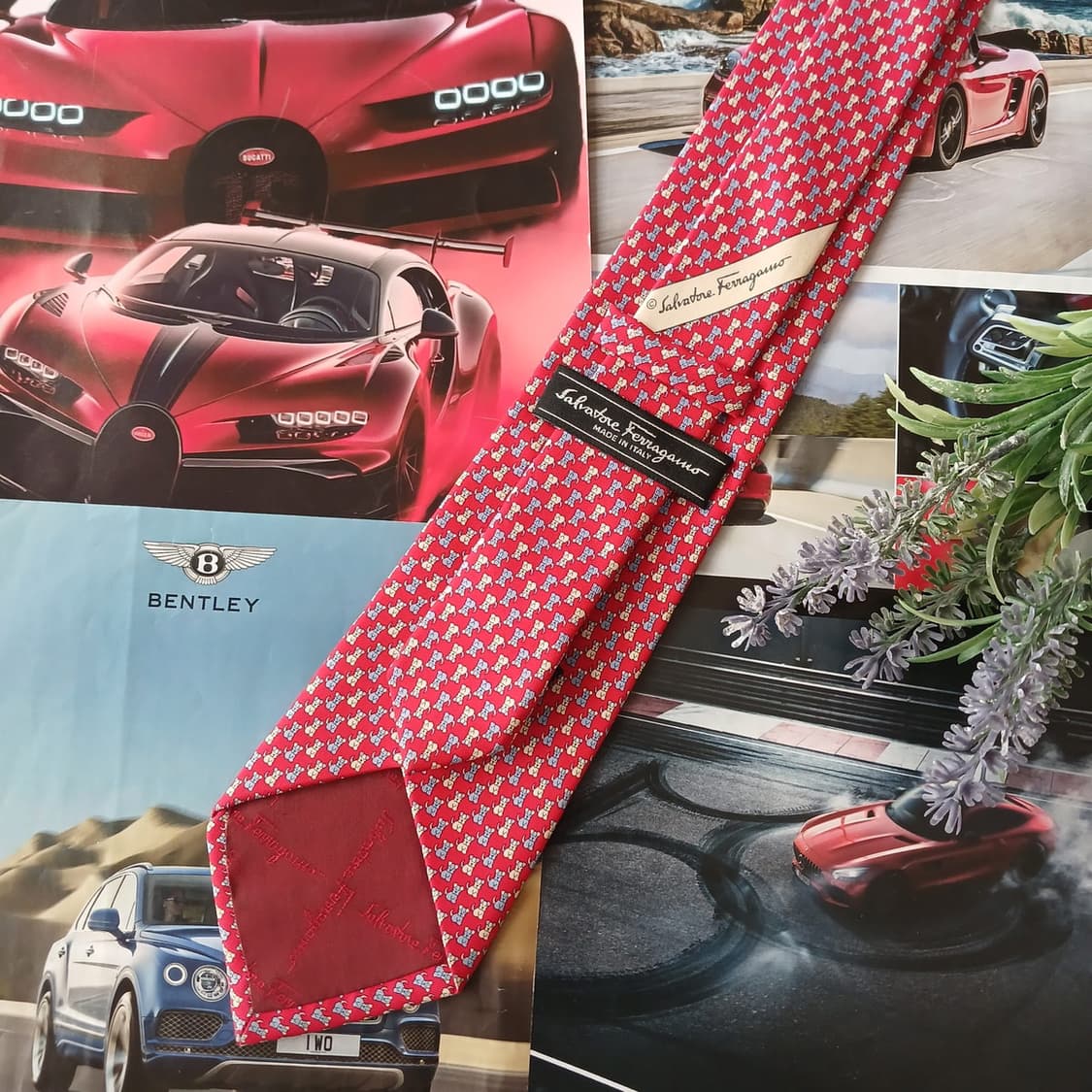 페라가모 실크 레드 강아지 패턴 넥타이 8.5cm A+등급 A18886
 상품이미지4