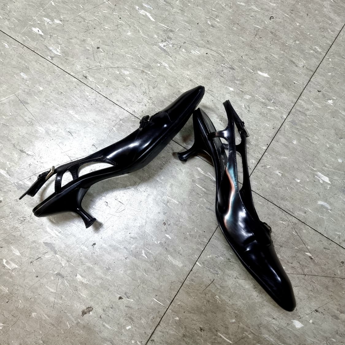 프라다 PRADA 에나멜 샌들 구두 슬링백 슈즈 키튼힐 (230/36) 상품이미지2