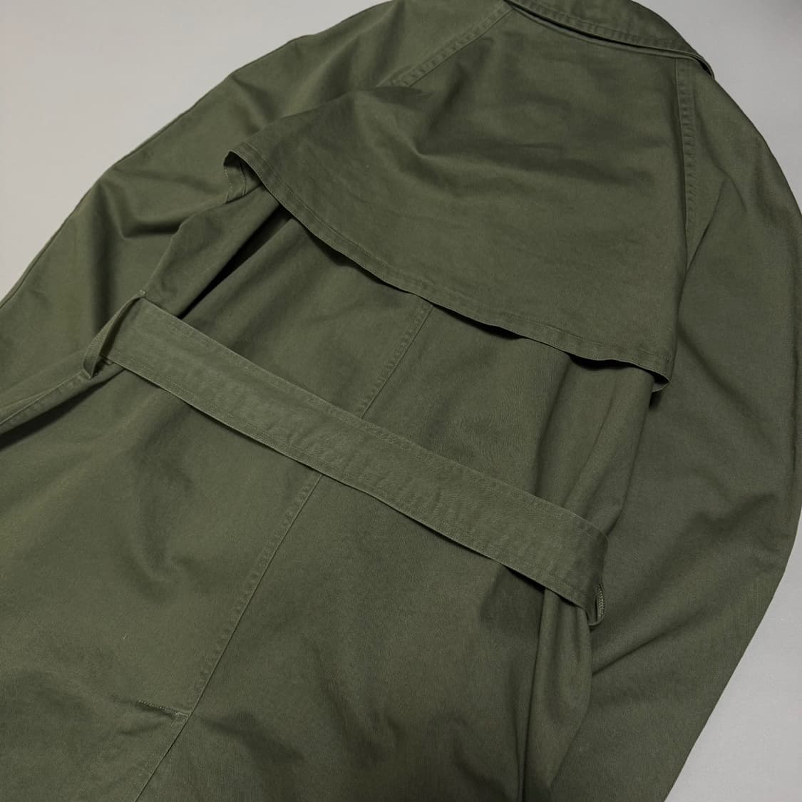 Oriens by 저널스탠다드 올리브컬러 코튼 오버 벨티드 트렌치 코트 상품이미지5