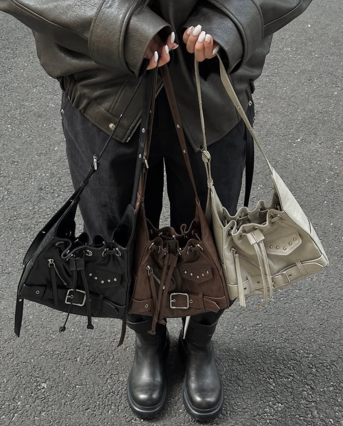 다이닛 스터드 벨티드 미니 버킷백 브라운 새상품 상품이미지3