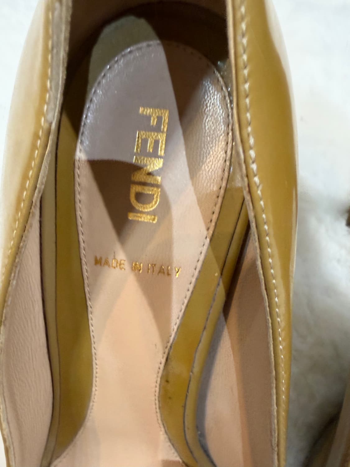 펜디 로고 펌프스 카키 머스타드 상품이미지3