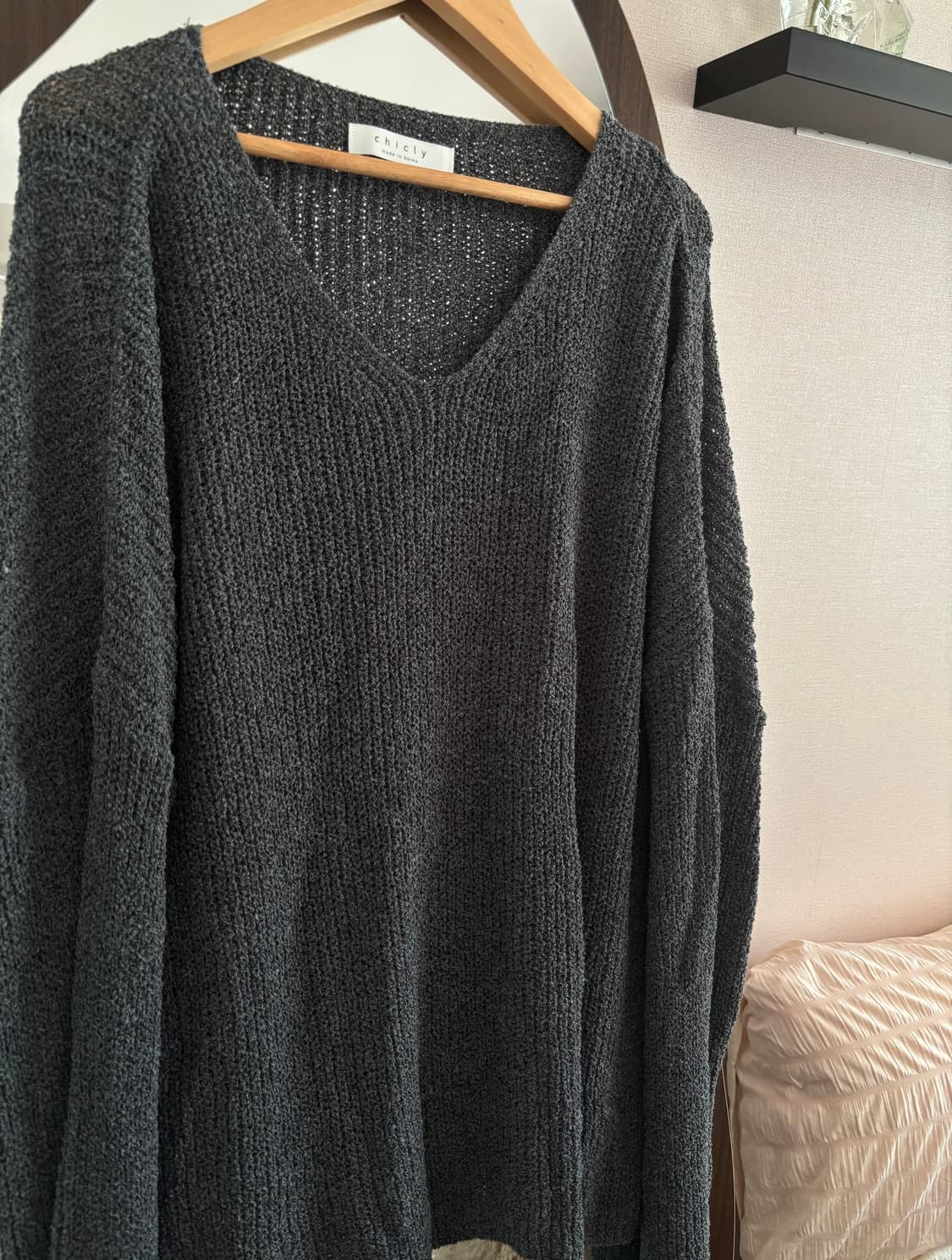 브이넥 여름니트 차콜 (새상품) 상품이미지1