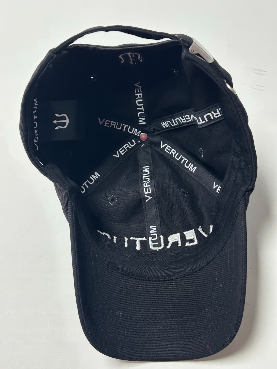 베루툼 시그니처 로고 볼캡 블랙 상품이미지3