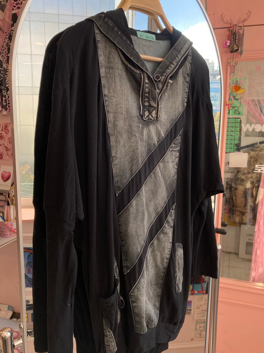 에스닉 블랙 컷팅 후드 티셔츠 상품이미지3