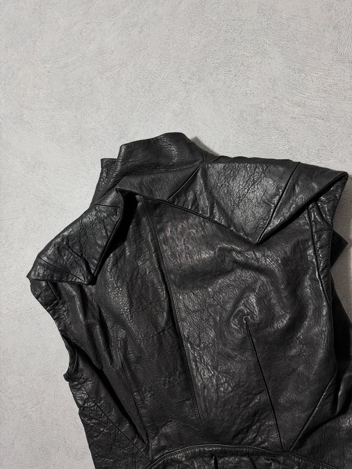 10SS 릭오웬스 하이넥 스컬프처럴 레더 베스트 상품이미지8